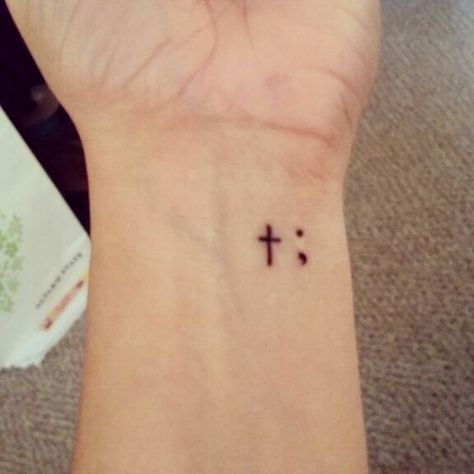 65 Tatuajes de Punto y Coma y su Significado Two Dots Tattoo, Tattoo Meanings Semicolon, Cross Semicolon Tattoo, Dots Tattoo, Semicolon Tattoo Meaning, Semicolon Tattoos, Tattoo Colors, Colon Tattoo, Cream Tattoo