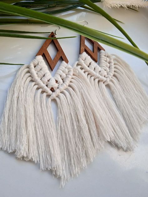 Silver Cape, Earrings Macrame, Mexican Earrings, Cape Tops, Earrings Summer, Summer Earrings, Macrame Earrings, Mexican Party, Summer Earring