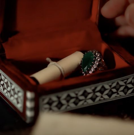 Kosem Sultan Aesthetic, Hurrem Sultan Aesthetic, Magnificent Century Aesthetic, Hurrem Sultan Ring, Honey Jewelry, Kösem Sultan, Jade West, Queen Aesthetic, Royal Aesthetic