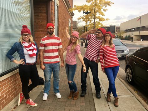 Where's Waldo? Group Halloween costume. Easy! Wheres Waldo Group Costumes, Where's Waldo Costume, Ou Est Charlie, Waldo Costume, Family Themed Halloween Costumes, Diy Group Halloween Costumes, Costumes For Work, Halloween Camping, Halloween Costumes For Work