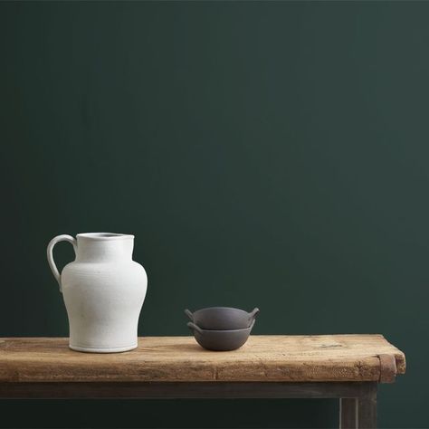 Annie Sloan on Instagram: "Knightsbridge Green is a rich, smart, and stately green. Use it to create atmosphere and to bring the cosmopolitan feel of Knightsbridge, London into your home. A true artists’ green, this shade is packed with pigment to ensure depth of colour and excellent coverage. Created using a colour mix of Chalk Paint® in Amsterdam Green, Oxford Navy and Athenian Black. #anniesloanwallpaint #anniesloan #anniesloanhome" Green Wall Paint, Amsterdam Green, Green Painted Walls, Knightsbridge London, The Cosmopolitan, Annie Sloan, Green Wall, Wall Paint, Chalk Paint