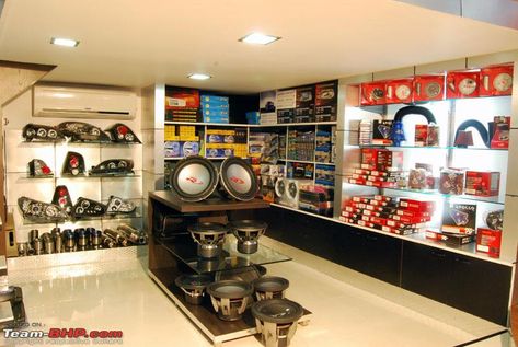 Workshop Renovation, Car Audio Shops, Throwing Money, Display Room, Stand Feria, Tire Shop, Company Building, Automotive Shops, Car Accessories For Guys