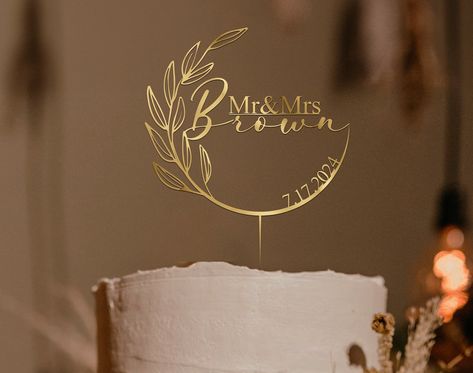 Gold Wedding Cake Topper Personalized Wreath Wedding Cake - Etsy Australia Engagement Cake Toppers Unique, Wedding Topper Ideas, Gold Wedding Cake Topper, Boho Wedding Cake Topper, Ethereal Wedding Cake, Circle Cake Topper, Wedding Cake Topper Ideas, Cake Topper Ideas, Elegant Wedding Cake Toppers