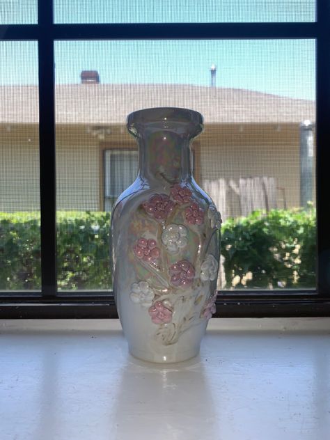 Ceramic Vase Aesthetic, Vases Aesthetic, Pink Aesthetic Decor, Aesthetic Vase, Pretty Vases, Vase Aesthetic, Cute Vase, Quirky Vases, Pretty Vase