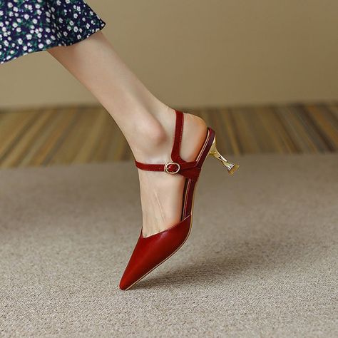 Slingback pumps are chic and elegant sparking some flames in fashion Shoes In Style, Elegant Shoes Heels, Heels Slingback, Pointy Shoes, Fashion Shoes Boots, Fashion Shoes Sandals, Footwear For Women, Kitten Heel Shoes, Ladies Sandals