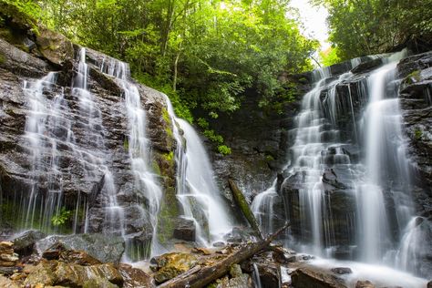 15 Best Day Trips from Knoxville (TN) - The Crazy Tourist Waterfalls In North Carolina, North Carolina Hiking, Bryson City North Carolina, Riverside City, Maggie Valley, Tennessee Travel, Spring Hiking, Rainbow Falls, Knoxville Tennessee