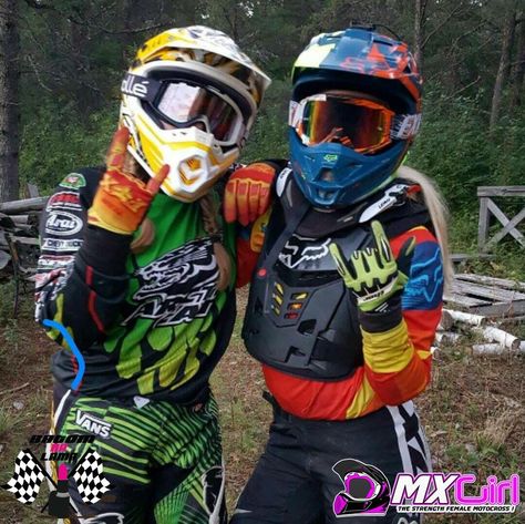 Pinner: Rinusfleur Motocross Outfits, Dirt Bike Riding Gear, Motorbike Photos, Motocross Girls, Dirt Bike Helmets, Dirt Motorcycle, Motocross Love, Cool Dirt Bikes, Bike Aesthetic