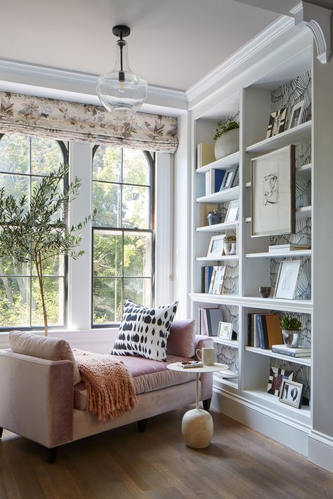 Cozy Reading Corner with Chaise Lounge, Art and Wallpapered Bookshelves Cozy Reading Room, Cosy Reading Corner, Cozy Reading Corners, Home Library Design, Cosy Corner, New England Homes, Reading Corner, Cozy Reading Nook, Cozy Nook