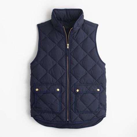 quilted vest Jcrew Vest, Fall Fashion Staples, Patagonia Pullover, Quilted Puffer Vest, Bean Boots, Black Vest, Quilted Vest, Vest Outfits, Down Vest