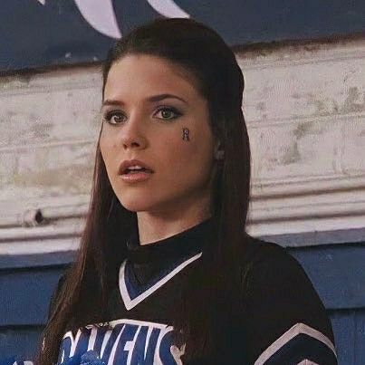 One Tree Hill Makeup, Brooke Davis One Tree Hill Aesthetic, Brooke Davis Halloween Costume, Brooke Davis Hairstyles, Brooke Davis Makeup, Brooke Davis Cheerleader, Brooke Davis Icons, Brooke Davis Aesthetic, Sophia Bush One Tree Hill