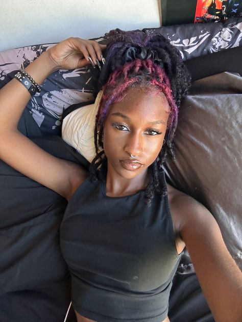 Instant Locs Black Women, Colored Dreads Black Women, Dyed Locs Black Women, Colored Locs Black Women, Dyed Locs Ideas, Locs Color Ideas Black Women, Female Dreads, Dyed Dreads, Colored Dreads