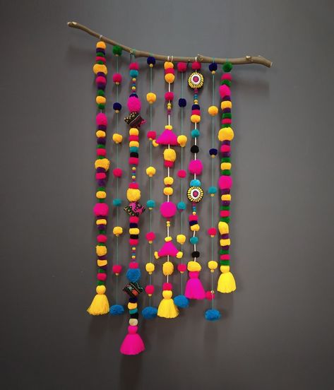 Homemade Wall Decorations, Bohemian Home Decor, Pom Pom Crafts, Wool Balls, Felt Ball, Bohemian Home, Diy Home Crafts, Boho Wall Art, Macrame Wall