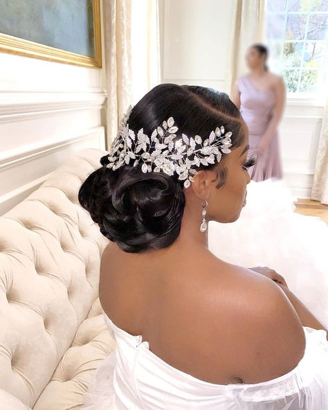 Low Bun With Curls Wedding Hair, Wedding Hairstyles Black Women Bridesmaids, Black Bride Aesthetic, Wedding Wig Hairstyles, Wedding Veils With Hair Up, Low Bun Wedding Hair Black Women, Md Hairstyles, Black Brides Hairstyles, Bride Hairstyles Updo