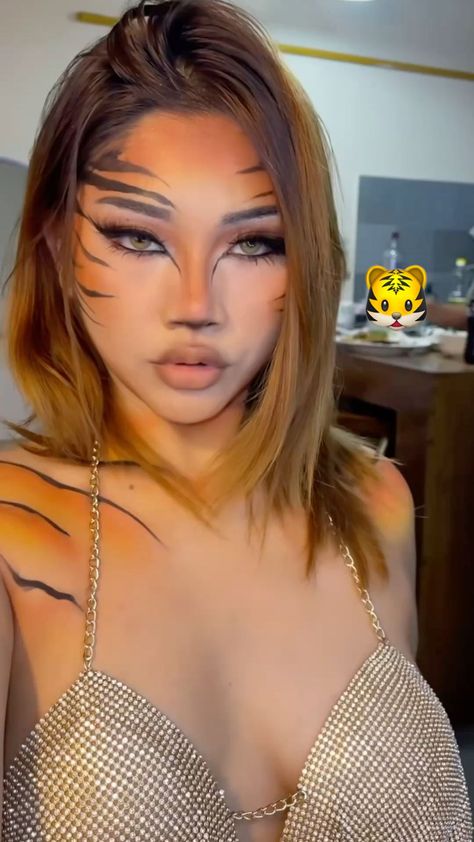 Tiger Makeup Women, Tiger Halloween Makeup, Tiger Costume Women, Tiger Halloween Costume, Tiger Makeup, Tiger Halloween, Tiger Costume, King Costume, Trendy Halloween Costumes