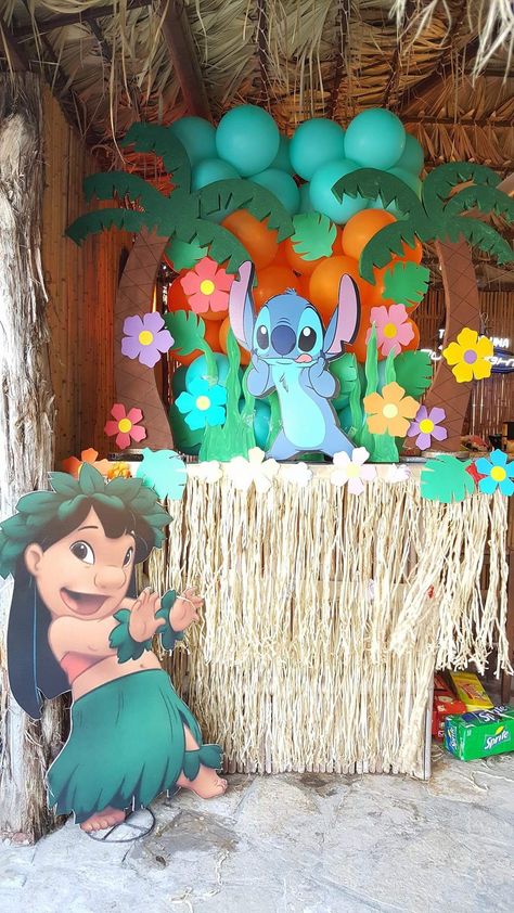 Lilo And Stitch Cake, Stitch Party, ليلو وستيتش, Jungle Thema, Lilo Und Stitch, Luau Birthday Party, Hawaiian Birthday Party, Hawaiian Birthday, Bday Party Theme