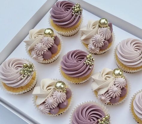 Beautiful Cupcakes Birthday, Cupcake Icing Designs, Birthday Cupcakes For Women, 50th Birthday Cupcakes, Cake Decorating Tutorials Videos, Boozy Baking, Birthday Cake Brownies, Elegant Cupcakes, Birthday Baking