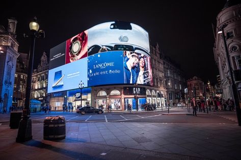 14 Ways to Draw More Attention to Your Business – ACW Digital Signage System, Led Billboard, Digital Billboard, Digital Signage Solutions, Bibliotheque Design, Led Video Wall, Signage Display, Signage System, Billboard Design