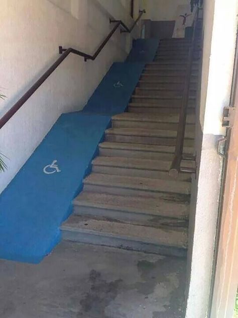 Terrible ramp alongside stairs that no one in a wheelchair could actually use. Architecture Fails, Ramp Design, Construction Fails, Wheelchair Ramp, Wheelchair Accessories, Dog Ramp, Highway To Hell, You Had One Job, Design Fails