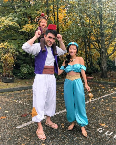 Aladin Family Costumes, Aladdin Family Halloween Costumes, Disney Costumes Family, Diy Aladdin Costume, Aladdin Halloween Costumes, Aladdin Family Costume, Homemade Disney Costumes, Jasmine And Aladdin Costume, Halloween Family Costumes