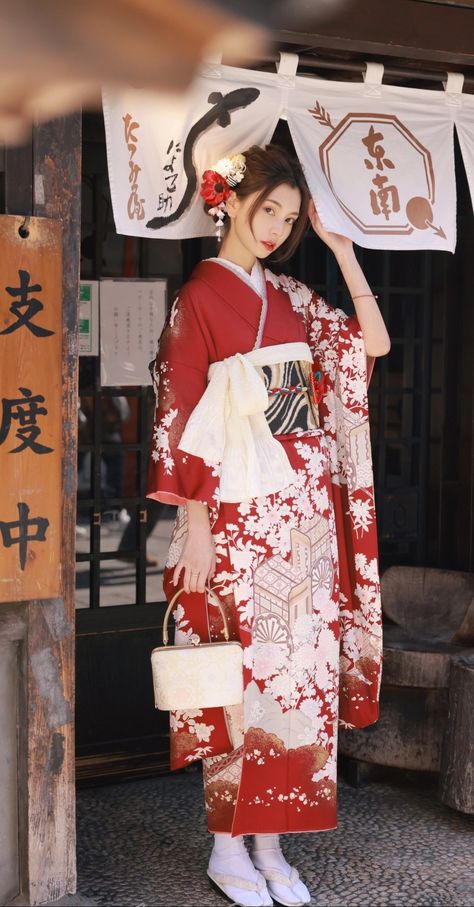 Traditional Japanese Clothing Woman, Red Yukata, Kimono Outfit Japanese, Pose Mannequin, Yukata Women, Japan Dress, Kimono Traditional, Japanese Traditional Clothes, Fall Photo Shoot Outfits