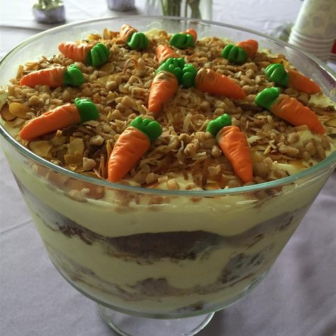 Carrot Cake Trifle Carrot Cake Trifle, Carrot Recipes Dessert, Cake Trifle, Refrigerated Desserts, Carrot Desserts, Jar Recipes, Trifle Dish, Best Carrot Cake, Trifle Desserts