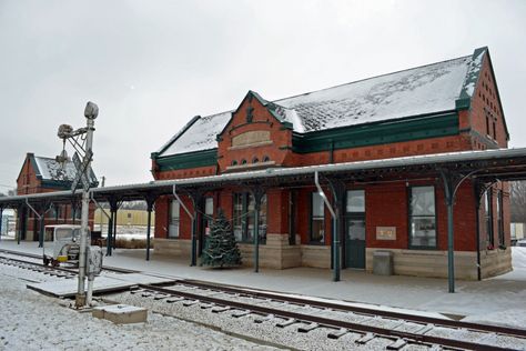 The historic train depot in Independence 1920s Train Station, Marion Indiana, Mystic Mountain, Independence Mo, Old Train Station, Model Train Sets, Train Depot, Train Stations, Old Trains