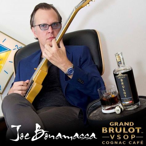 Joe Bonamassa, Airport Photos, Beautiful Red Roses, Recorder Music, New Photo Download, Ed Sheeran, Guitar, Music, Instagram