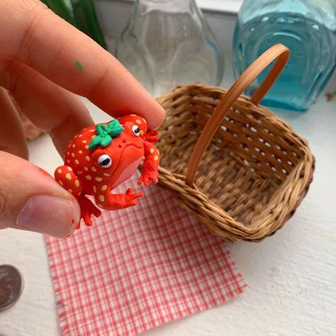 Cottagecore Clay Crafts, Cottagecore Clay Ideas, Frog Ring Tutorial, Cute Clay Frog, Clay Frog Ring, Aesthetic Clay Art, Clay Crafts Aesthetic, Cute Clay Frog Aesthetic, Cottagecore Diy Crafts