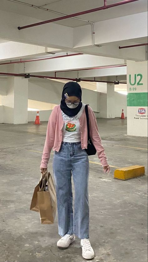 Cardigan Outfit Hijab Casual, Crop Cardigan Outfit Hijab, Ootd Boyish, Ootd Cardigan Crop, Outfit Cardigan Hijab, Y2k Hijab, Rajut Outfit, Template Cc, Cardigan Hijab