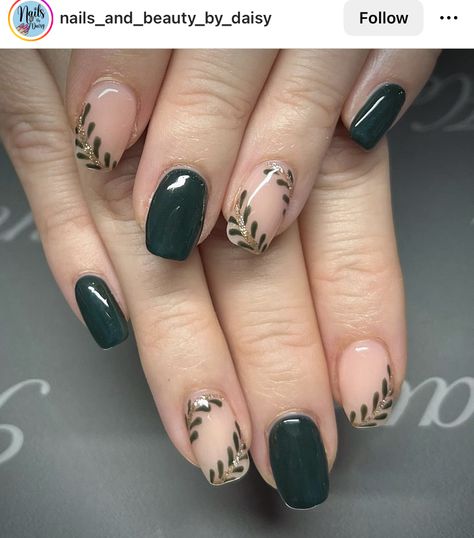 Dark Green Nails Gold Accent, Pinecone Nail Art, Saint Pattys Nails, Green And Gold Nails Square, November Nails Green, Ivy Nails Designs, Leaves Nail Art Designs, Dark Green Nails With Design, Green Elegant Nails