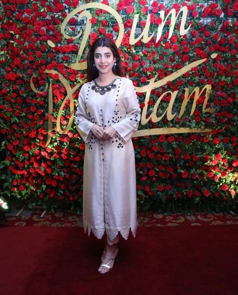 Imran Ashraf, Urwa Hocane, Eastern Dresses, Pakistani Dresses Casual, Trendy Dress Outfits, Pakistani Actress, Fashion Event, Pakistani Outfits, Silver Screen