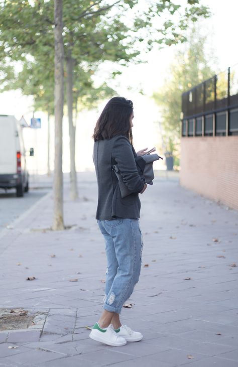 Jeans White Sneakers, Clutch Outfit, Mango Blazer, Blazer Zara, Daniel Wellington Watch, My Precious, Zara Top, Pants Style, Grey Blazer