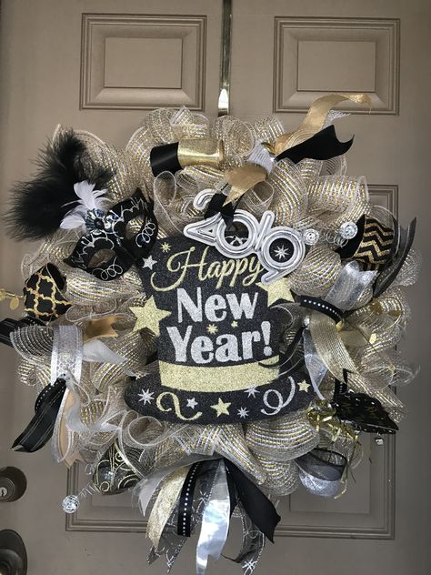 Ideas For Door Decoration, Holiday Boards, Square Wreath, Tulle Wreath, Front Door Wreaths, Wreaths For Sale, Winter Wreaths, Mesh Wreath Diy, New Year's Eve Celebrations