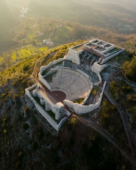 It Is One Of The Most Evocative Archaeological Sites In Italy Architecture Antique, High Ground, San Nicolas, 1st Century, Ancient Architecture, Place Of Worship, Archaeological Site, Ancient Rome, Ancient Civilizations