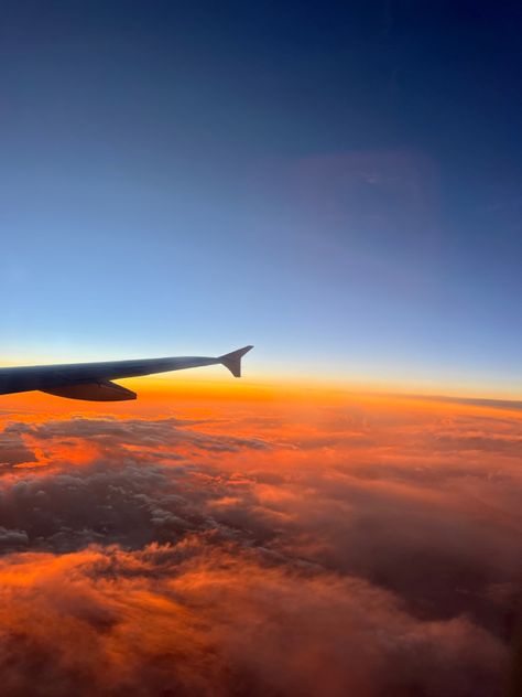 views | plane rides | window | sunsets | sunrise | sun | clouds | orange | sky | Sunrise Airplane Window, Sunrise Plane Window, Airplane Window View Sunset, Plane Window View Aesthetic, Sunrise From Plane, Sunset From Plane, Plane Window View, Plane Sunset, Sunset Flight