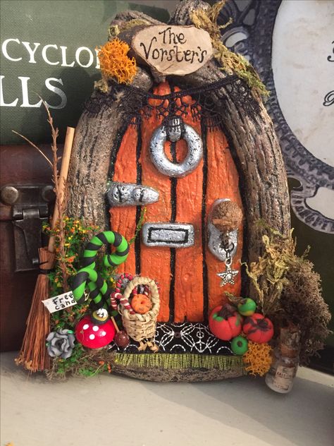 Halloween Fairy Door, Diy Fairy Door, Fairy Garden Furniture, Clay Fairy House, Halloween Fairy, Fairy Jars, Fairy House Diy, Fairy Garden Crafts, Clay Houses