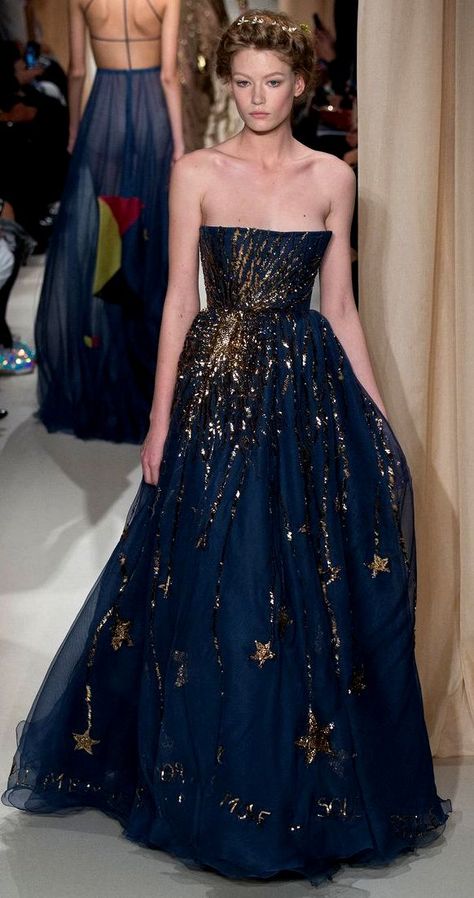 BLUE & TURQUOISE PRINTED DRESSES Detail Couture, 2015 Couture, Valentino Gowns, Haute Couture Paris, Valentino Haute Couture, Collection Couture, Gaun Fashion, Valentino Couture, Chique Outfits