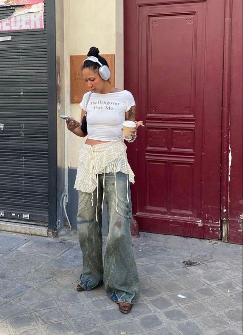 Y2k Rave Outfits, Skirt Over Jeans, Modern Hipster, Mode Inspo, 가을 패션, Fashion Streetwear, Looks Style, Mode Inspiration, Hippie Style