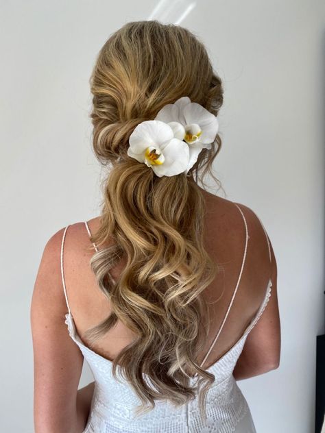 Tropical Flowers In Hair For Wedding, Tropical Bridal Hair, Hawaiian Wedding Hair, Hawaiian Wedding Hairstyles, Tropical Wedding Hairstyles, Tropical Wedding Dress The Bride, Tropical Hairstyle, Hawaii Wedding Hair, Luau Hair