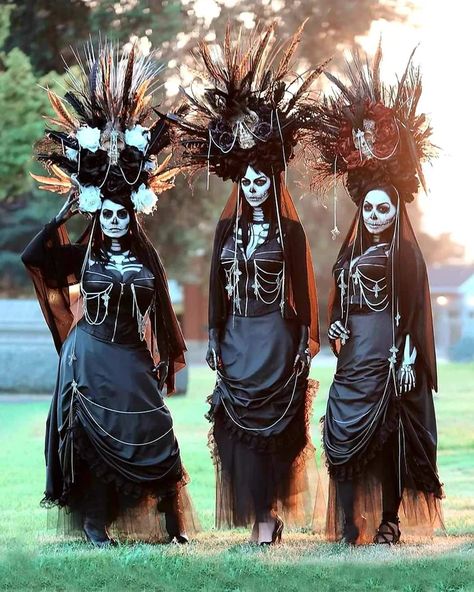 Skeleton Costumes, Den Mrtvých, Day Of Dead, Fantasias Halloween, Mexican Culture, Costume Makeup, Samhain, Hallows Eve, Mendoza