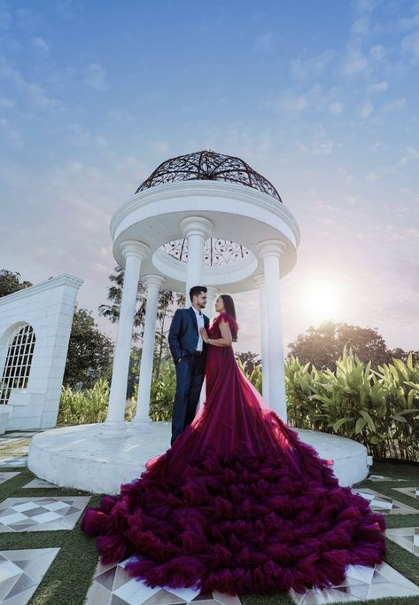 Couple Outfits For Pre Wedding Shoot, Gown Pre Wedding Shoot, Pre Wedding Gown Design, Prewedding Dress, Tail Gown For Pre Wedding, Pre Wedding Photoshoot Outdoor Dresses, Pre Wedding Gown Photoshoot, Gown Prewedding Shoot, Pre Wedding Outfit Ideas