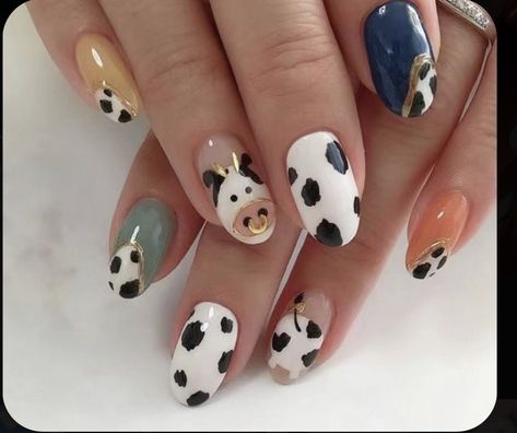 Cute Animals Nail Art, Cute Animals Nails, Cute Animal Nail Art Designs, Animal Nails Acrylic, Winter Cow Print Nails, Animal Prints Nail Art, Animal Design Nails, Cute Animal Nail Designs, Animal Nails Art