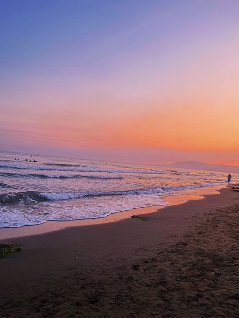 Sunset spain marbella #beach #beachsunset #summervibes #holiday #europe Marbella Spain Beach, Marbella Spain Aesthetic, Spain Beach Aesthetic, Madrid Beach, Marbella Aesthetic, Summer Sunset Pictures, Study Abroad Spain, Barcelona Spain Aesthetic, Beaches In Spain