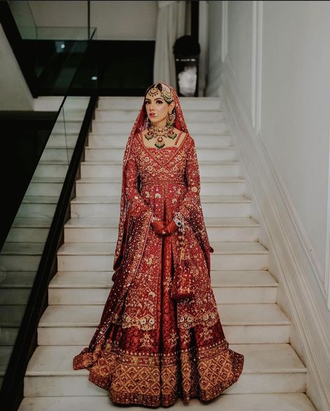 Shadi Aesthetic, Mughal Jewelry, Nikah Decor, Engagement Dress For Bride, Asian Wedding Dress Pakistani, Princess Ballgown, Dress Pakistani, Red Bridal Dress, Bride Ideas