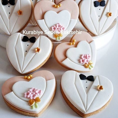 Wedding Cookies Decorated, Amish Sugar Cookies, Wedding Shower Cookies, Biscuit Decoration, Bridal Cookies, Wedding Cake Cookies, Cookies Decoradas, Sugar Cookie Icing, Wedding Sweets