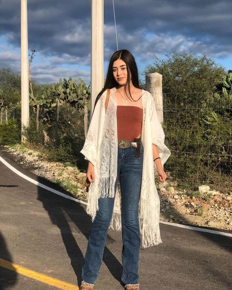 Summer Vaquera Outfits, Cold Jaripeo Outfits, Modest Western Outfits, Baile Outfits Jaripeo, Quince Outfits, Baile Fits, Vaquera Fits, Baile Outfits, Takuache Girl Outfits