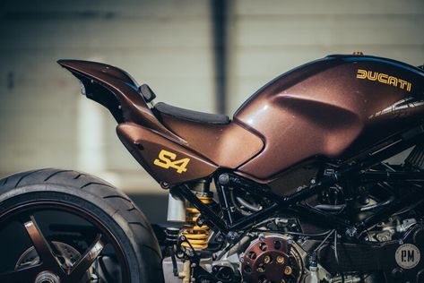 BRONZE MONSTER: Ducati S4 by P.M Motorbike Garage. - Pipeburn Motorbike Garage, Original Monster, Metal Workers, Ducati Motorcycles, Ducati Scrambler, Ducati Monster, Gold Legs, Cool Cafe, Motorcycle Design