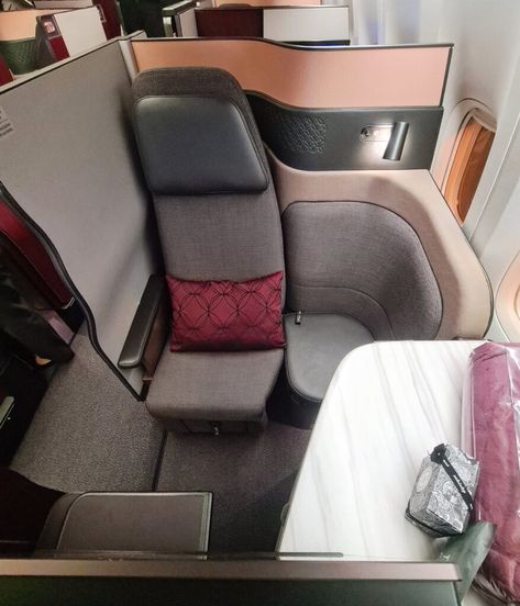 Q Suite Qatar Airways, Qatar Airways Business Class Aesthetic, Qatar Business Class Cabin, Bahrain Airport, Qatar Airways Business, Kuwait Airways, Oman Air, Gulf Air, Business Class Seats