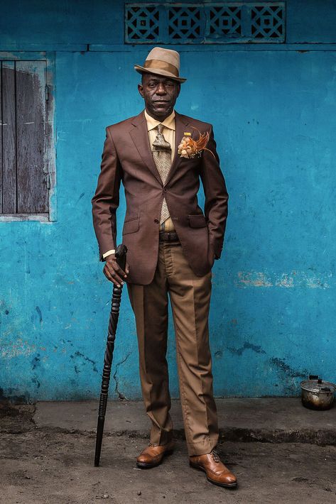 Sapeurs: Ladies and Gentlemen of the Congo - Vogue Scandinavia Afropunk Paris, African Street Style, Vogue Scandinavia, South Africa Fashion, Dior Shirt, Oldest Human, Sophisticated Outfits, African People, Photographs Of People