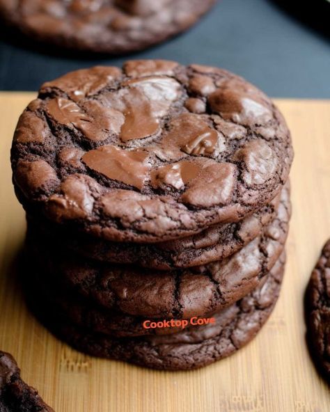 Weight Watchers Brownies, Fudgy Cookies, Weight Watcher Cookies, Brownies Caramel, Cooktop Cove, Celebrating Sweets, Chocolate Fudge Cookies, Cookie Brownie Recipe, Fudge Cookies